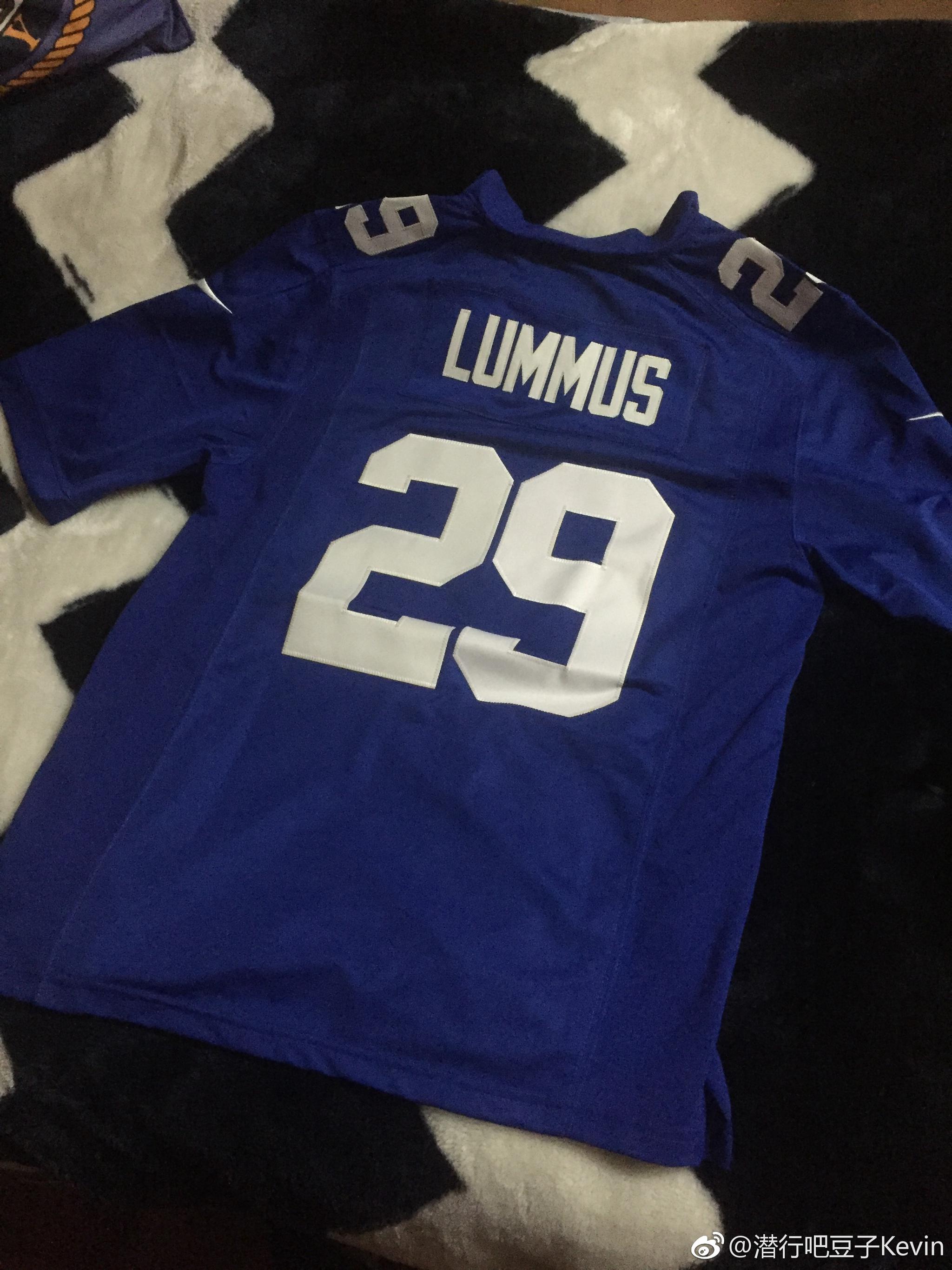 玩得离军品越来越偏了弄件纽约巨人队29号防守端锋lummus的球衣