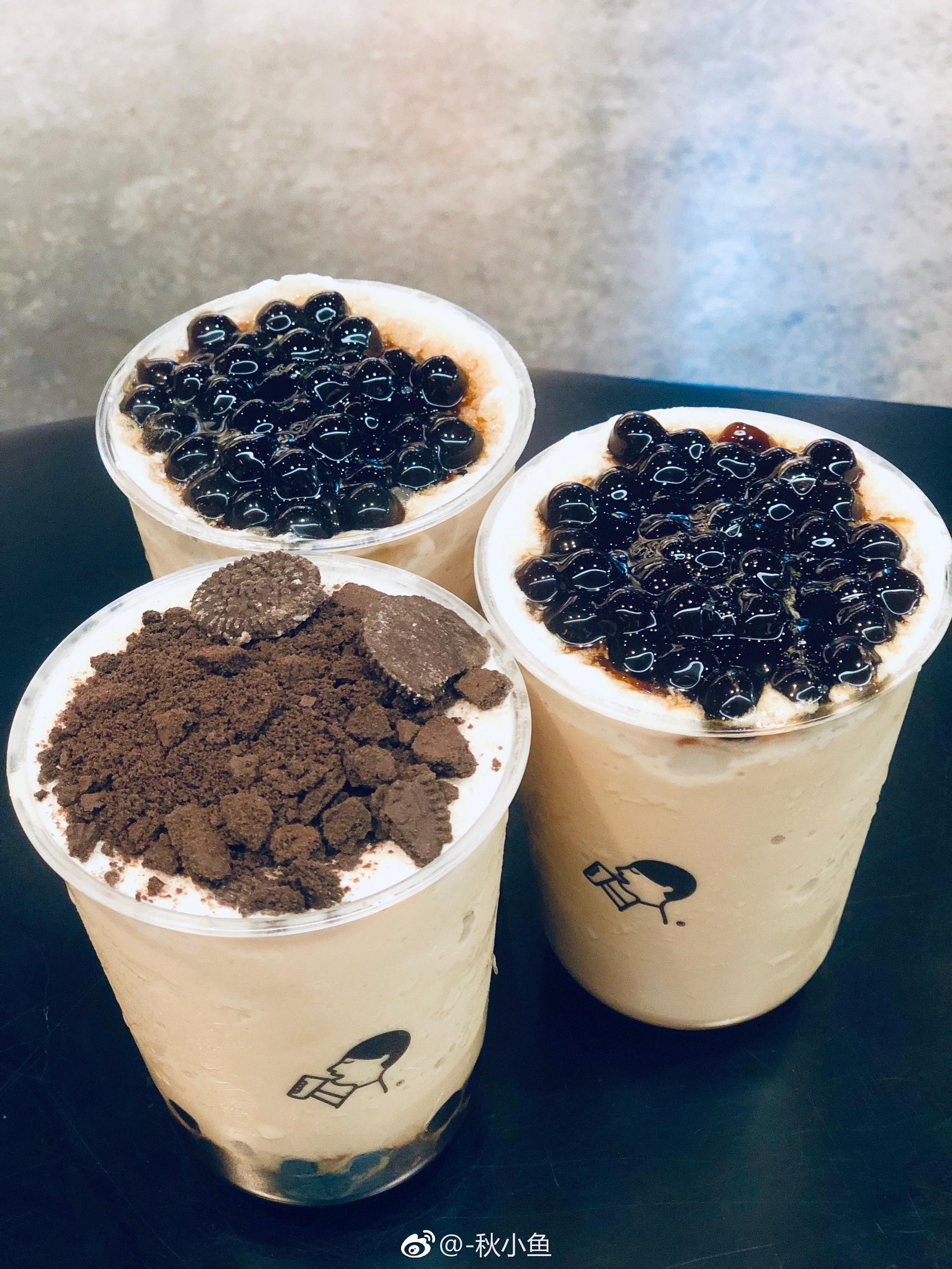 奶茶波波冰,里面有冰淇淋,香甜软糯的黑糖波波堆奶茶冰沙上,加上