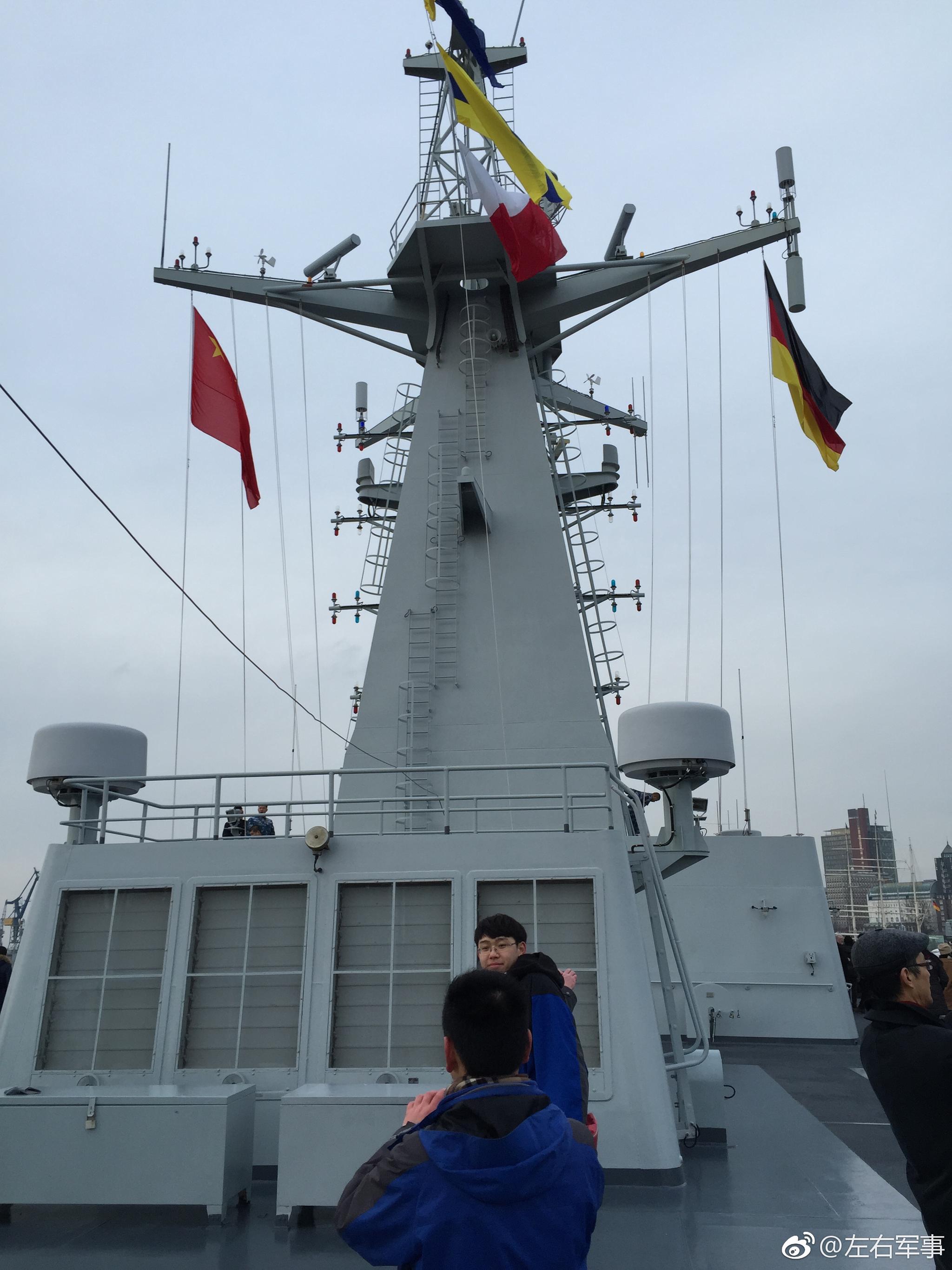 中国海军长白山号两栖登陆舰