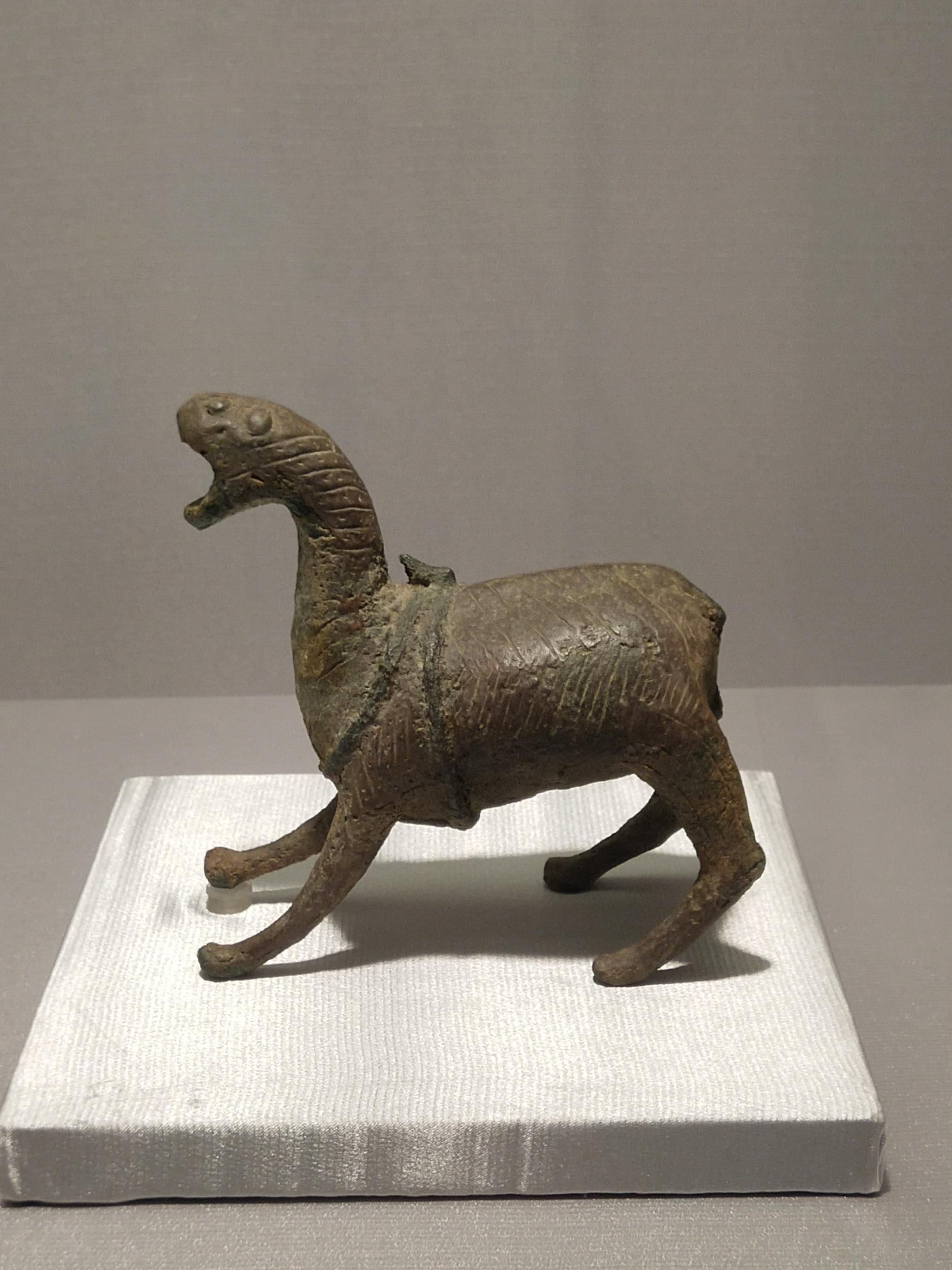 一只愤怒的青铜兽雄性来自于三国时期吴国的文物虎头马身