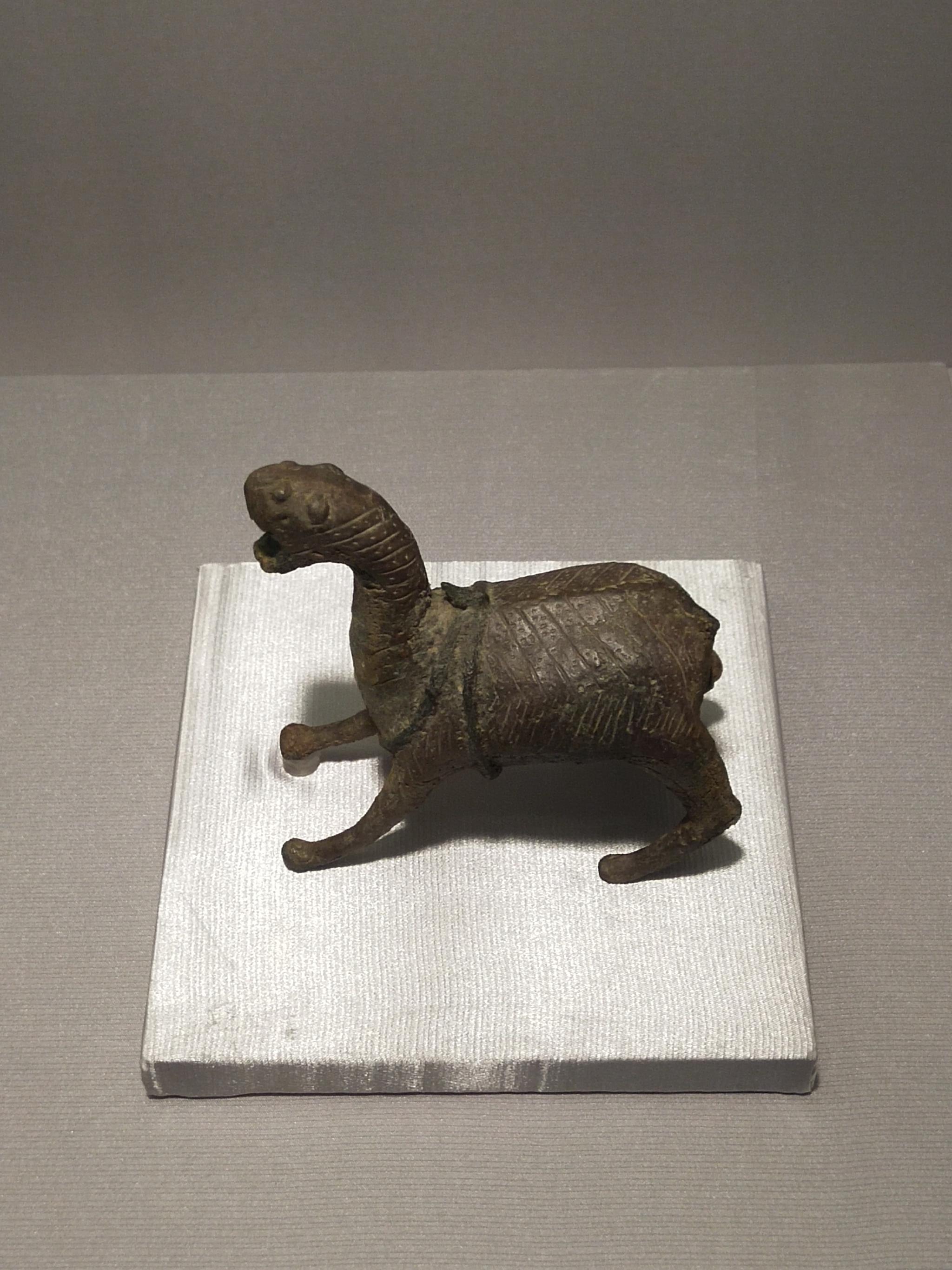 一只愤怒的青铜兽雄性来自于三国时期吴国的文物虎头马身