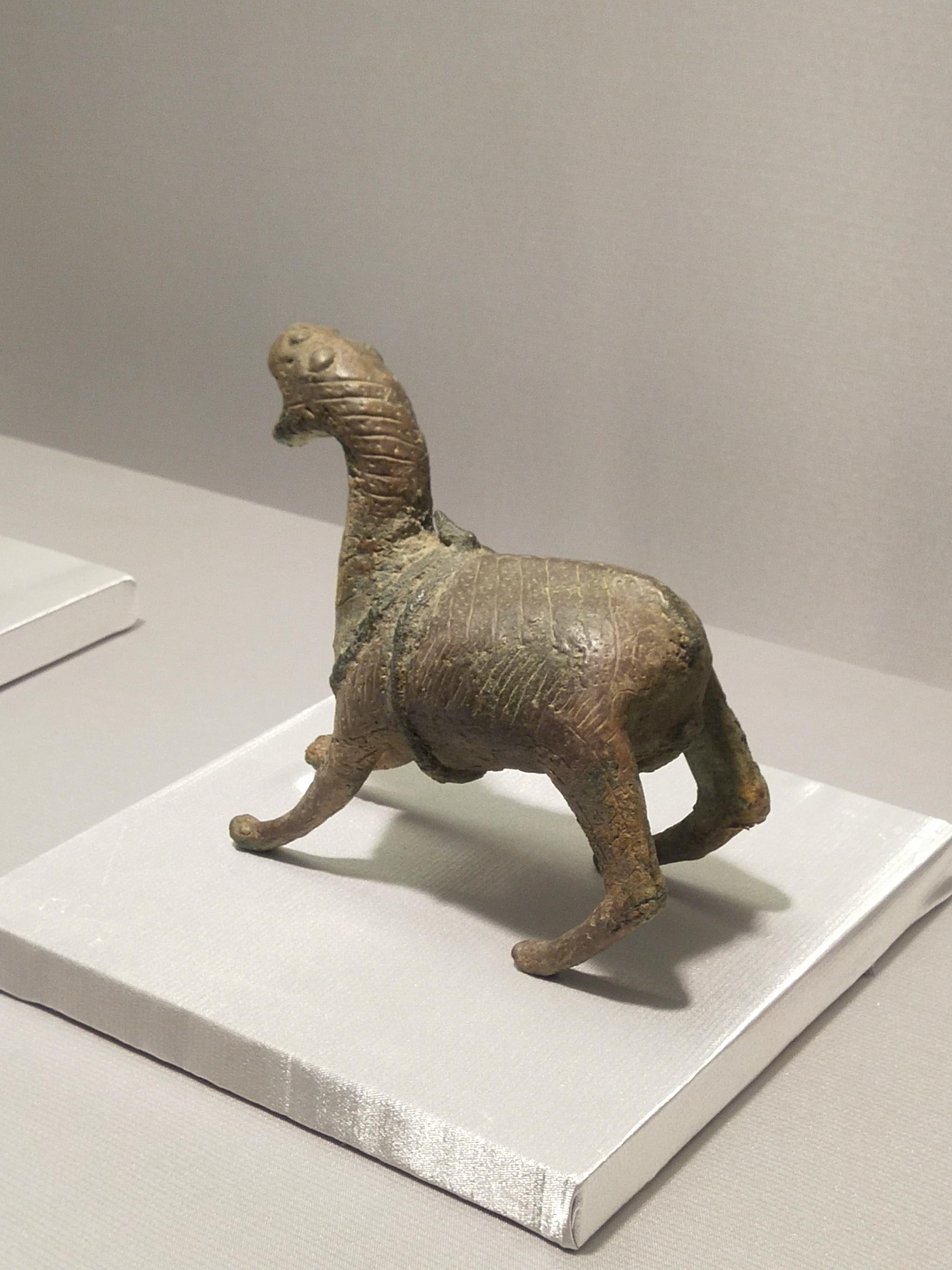 一只愤怒的青铜兽雄性来自于三国时期吴国的文物虎头马身