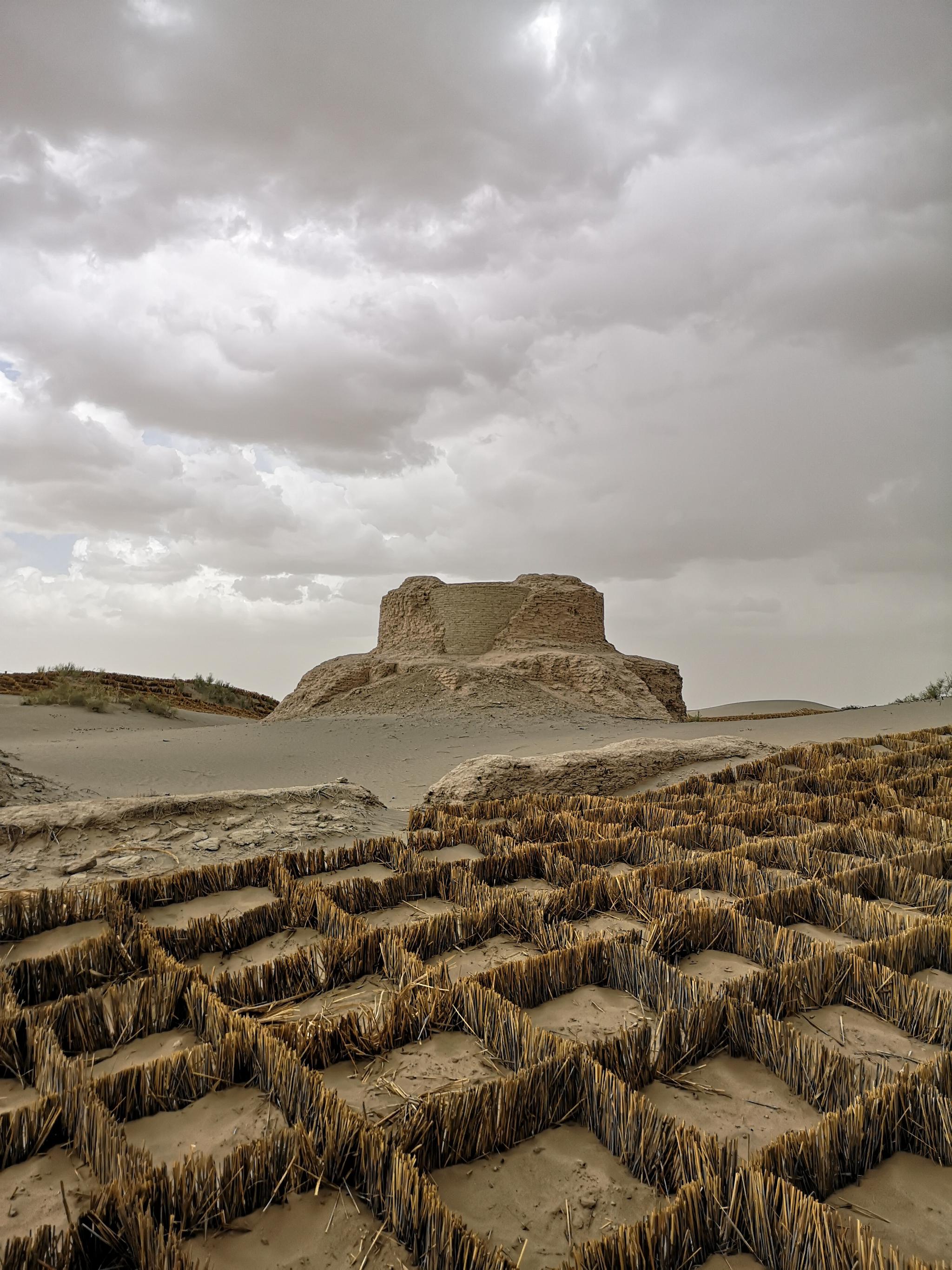 去塔克拉玛干沙漠中的热瓦克佛寺遗址被人认出来我是遗产君了
