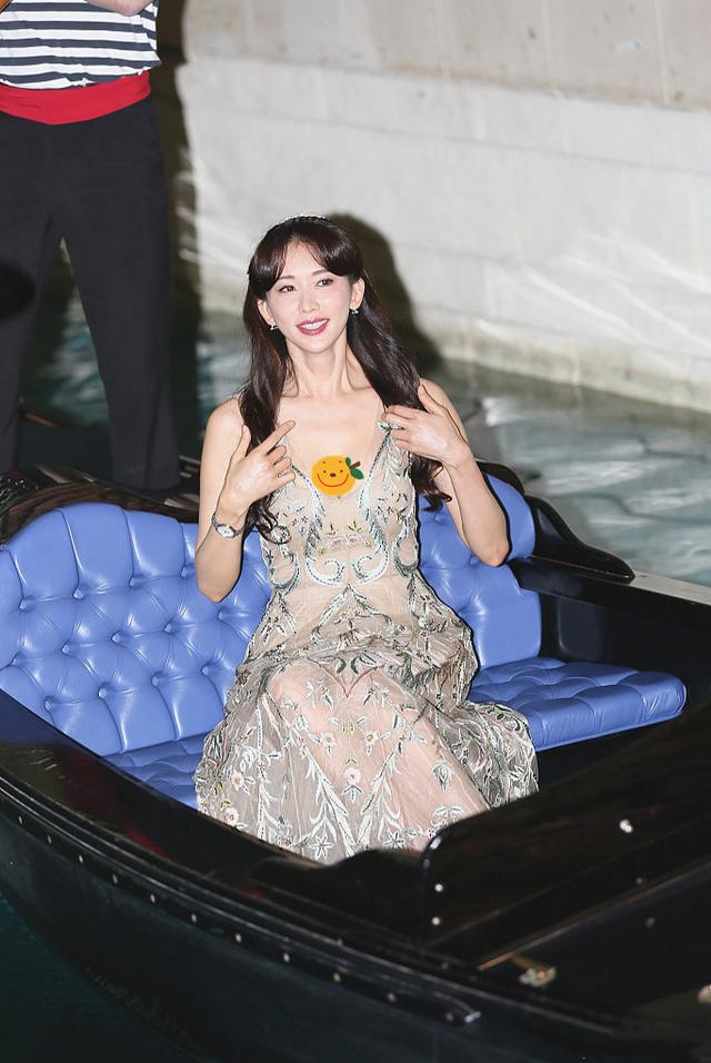 44岁林志玲逆天了穿深v透视裙身材完全不走形说她24岁我都信