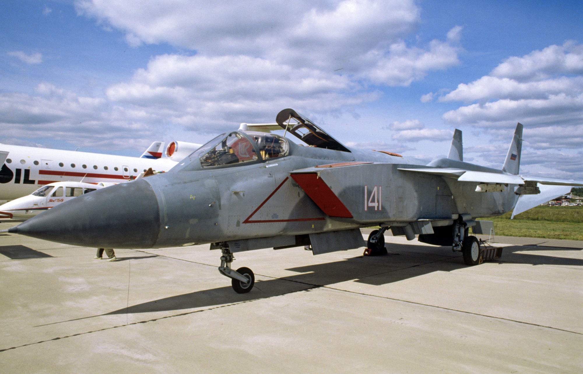 前苏联的这款战机才是真正的垂直起降战机|起降|雅克|战机_新浪网