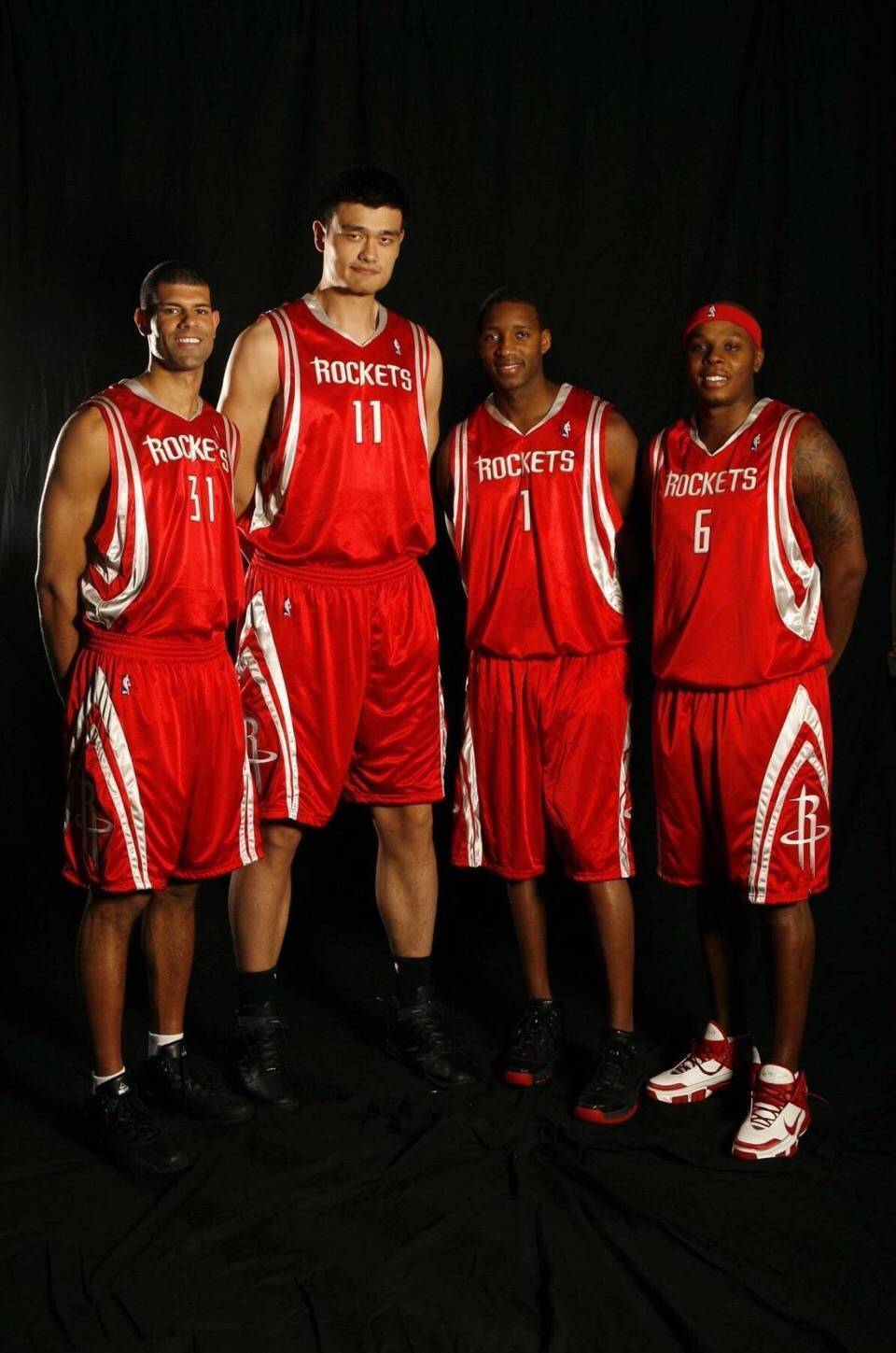 记忆中的那一抹红!06-07赛季的火箭队