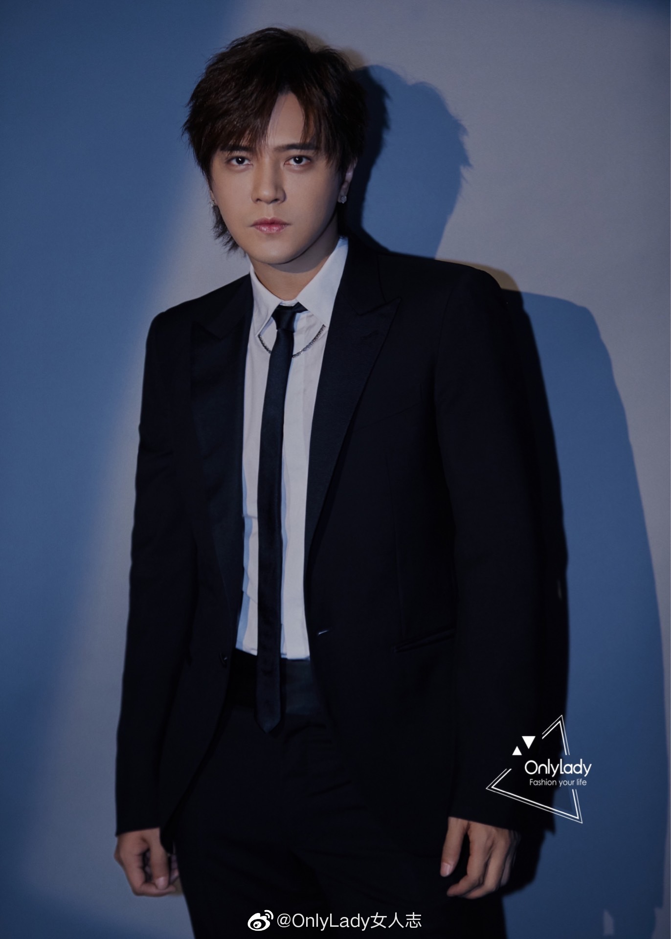 歌手@罗志祥 炫酷黑长风衣来袭~整套搭配沉稳内敛却不失活力风致