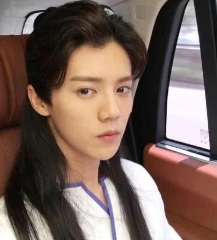 明星的黑粉太可怕,热巴照片被p成"遗照",而他直接葬送了生命