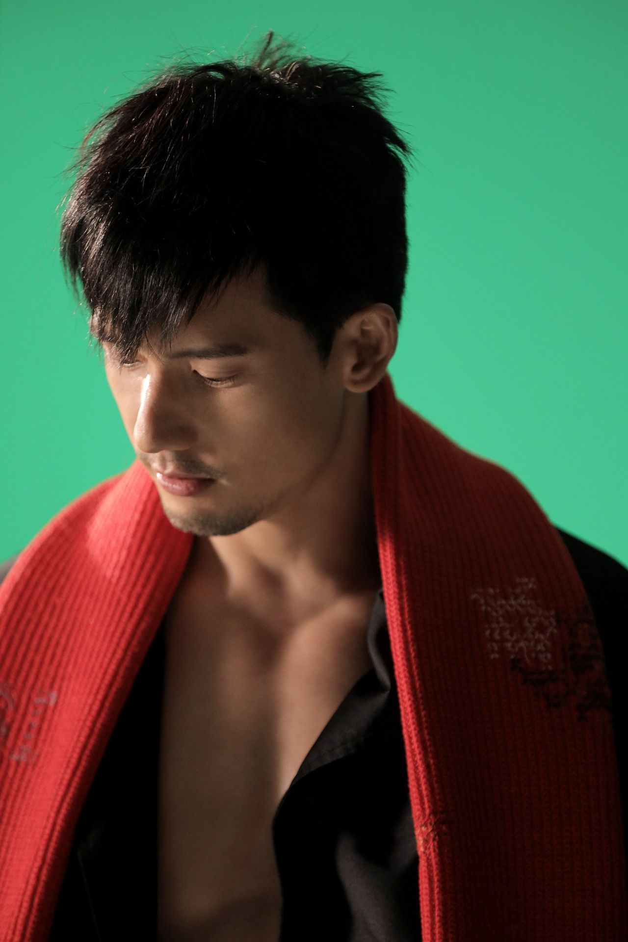 关智斌新歌《头顶有角》上线 拍mv现场即兴舞蹈