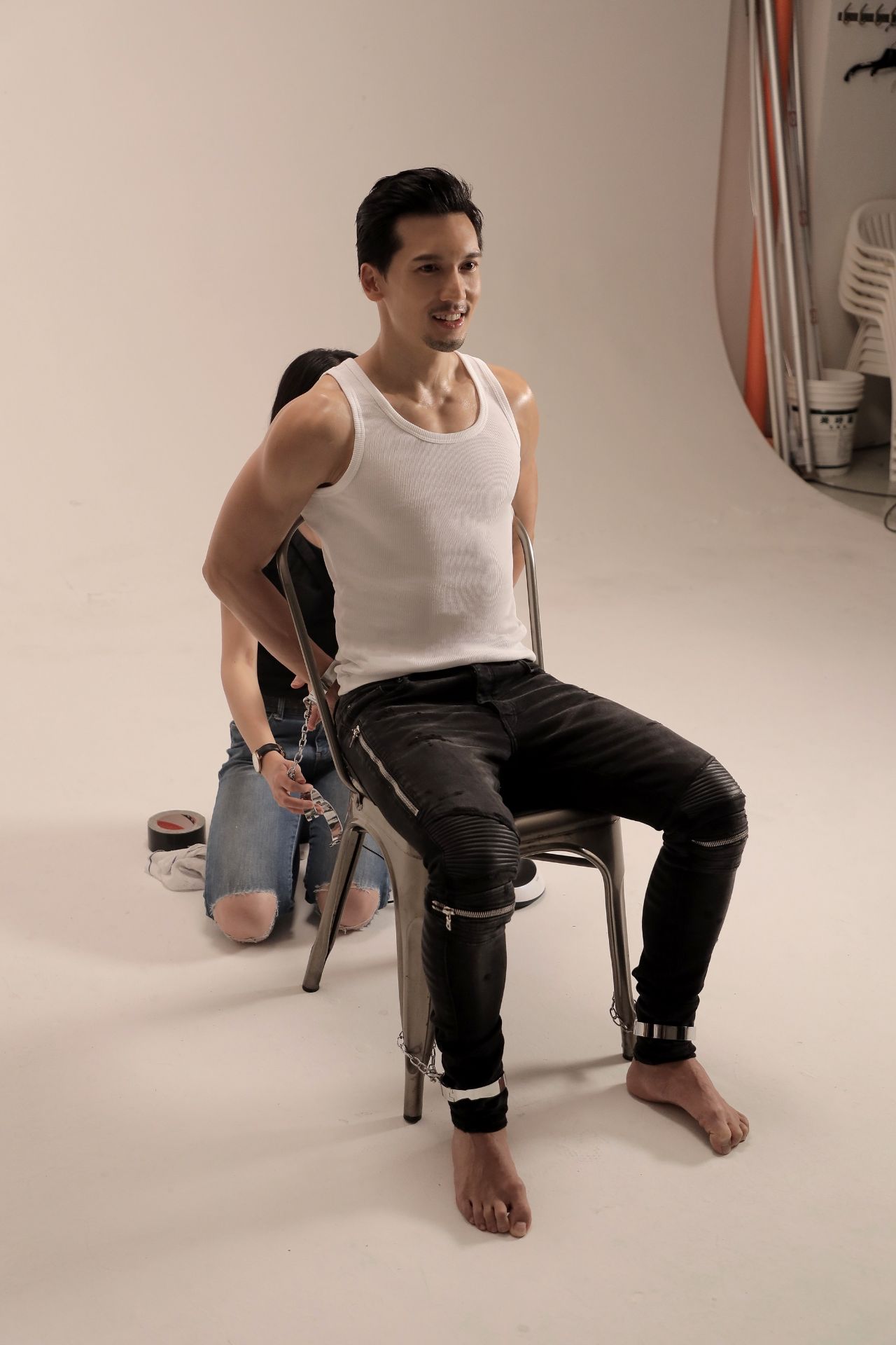 关智斌新歌头顶有角上线拍mv现场即兴舞蹈