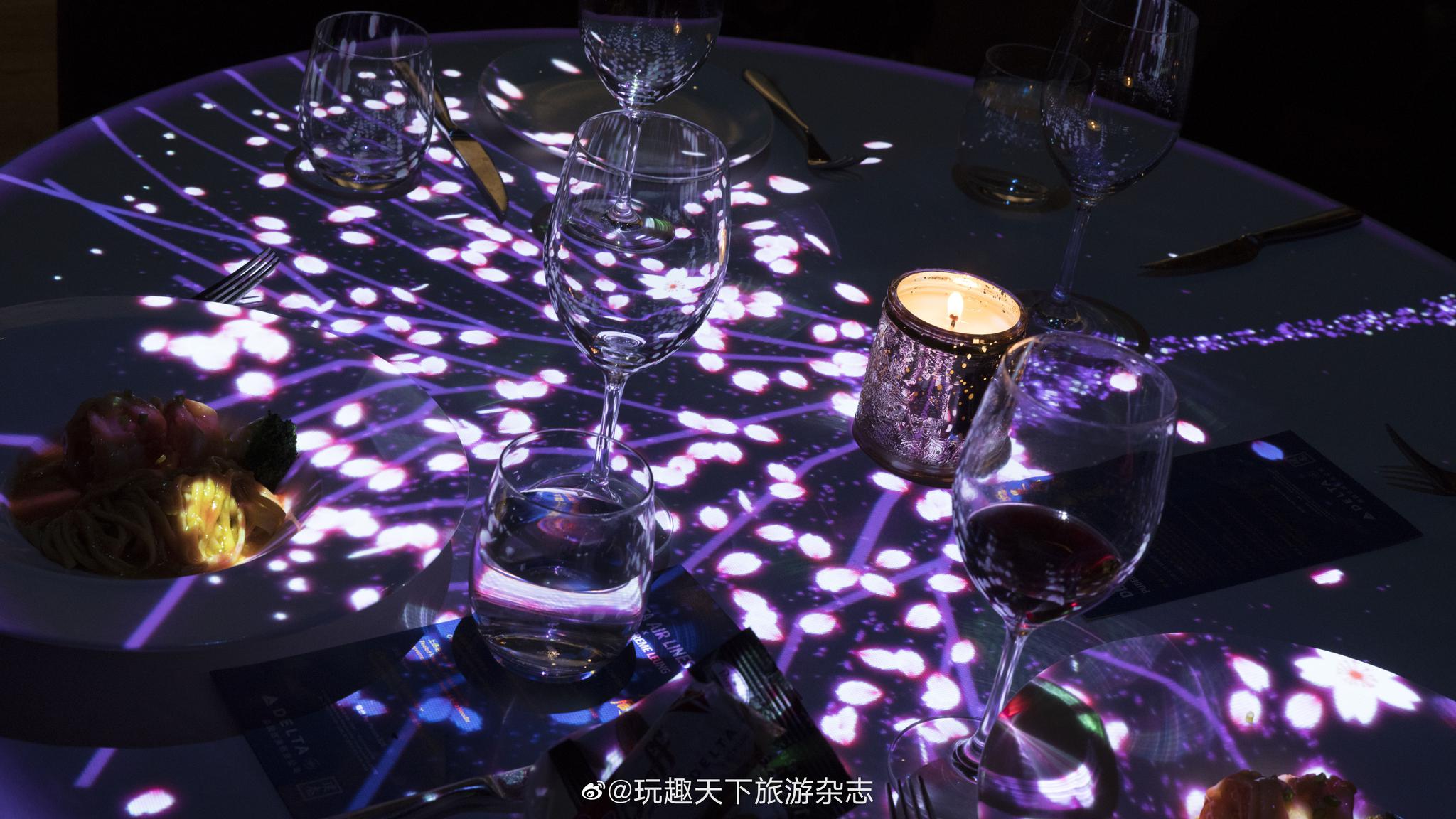 你想在餐桌上体验全息投影特效吗~@美国达美航空delta 携手名厨@梁子