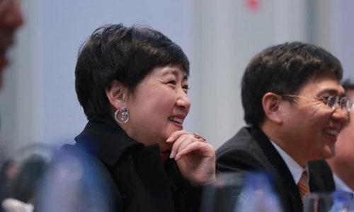 到了2006年绿城集团正式上市,而宋卫平和妻子夏一波也以85亿元的财富