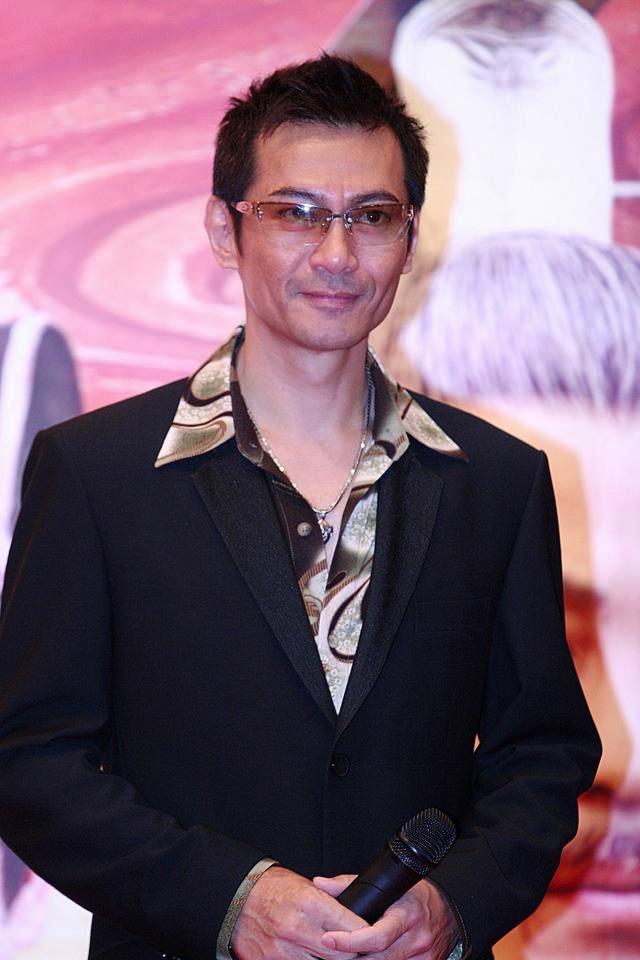 57岁江华时隔24年重返亚视献唱帅气依然,无意复出拍剧享受做歌手