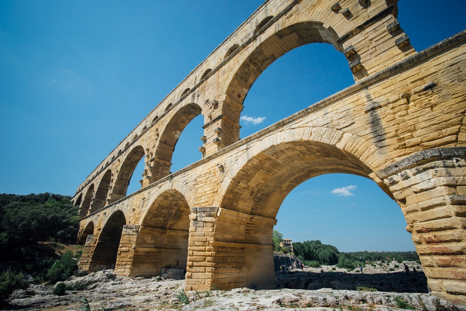法国南部也有古罗马建筑嘉德水道桥世界唯一的三层水道桥