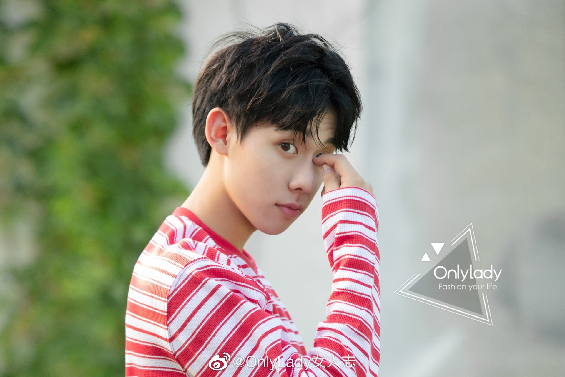 在热播剧《小欢喜》中饰演"欠打少年"方一凡的@周奇2000 最新写真