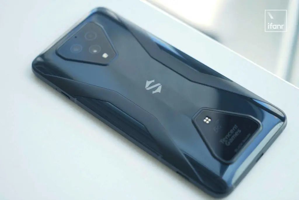 首发黑鲨游戏手机3体验它像是小米10游戏版