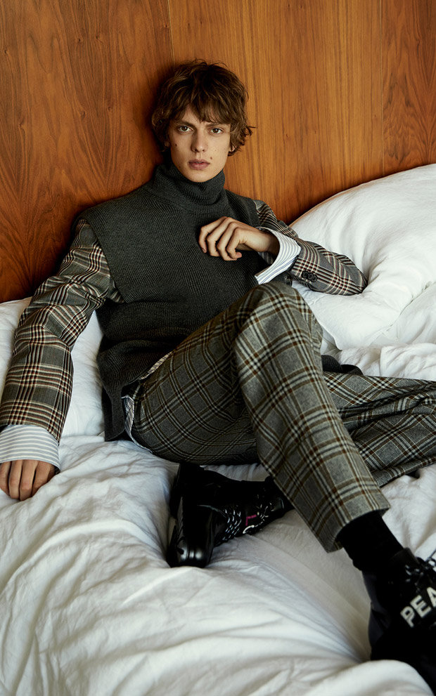 一头卷发眼眸清澈的19岁男模leondame