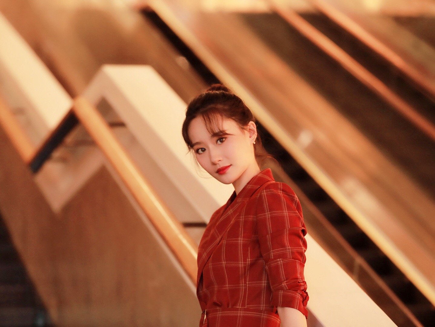 演员张逗逗 亮相  向伟大祖国70华诞献礼! 一起红旗飘飘 ?