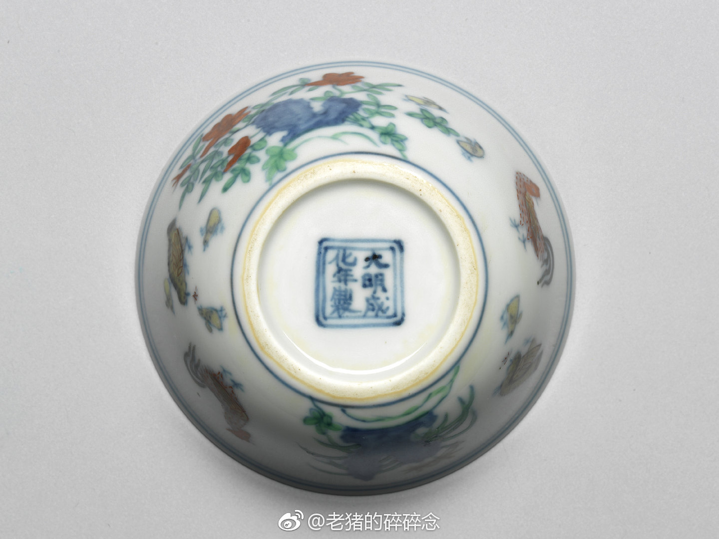  身家过亿的酒杯>明成化斗彩鸡缸杯/台北故宫藏此杯是明成化朝景德