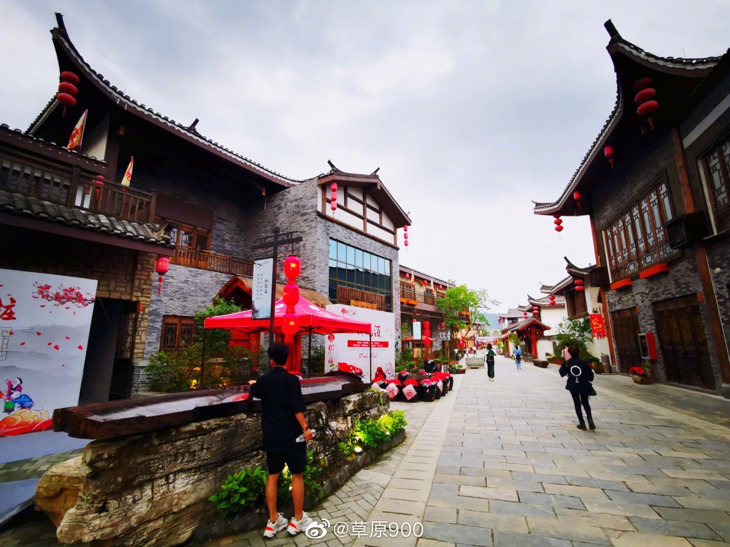 生态度假,儿童游乐,品质休闲,演艺,影视文化为一体的武侠文化小镇