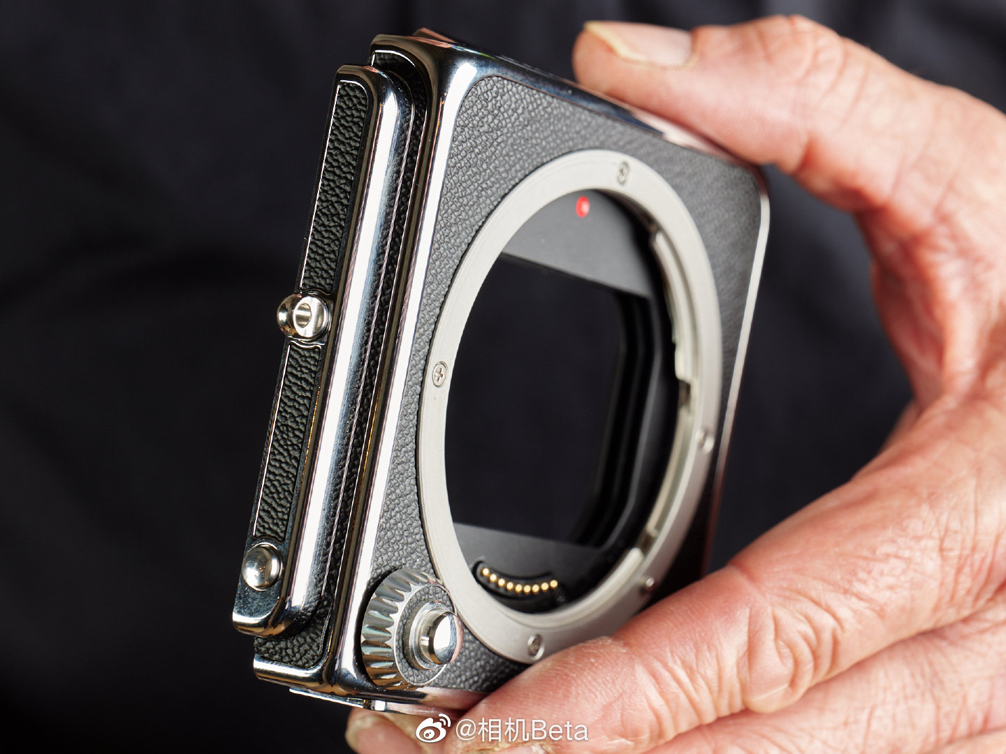 哈苏"复古新玩具" cfv ii 50c后背和907x机身实物上手图