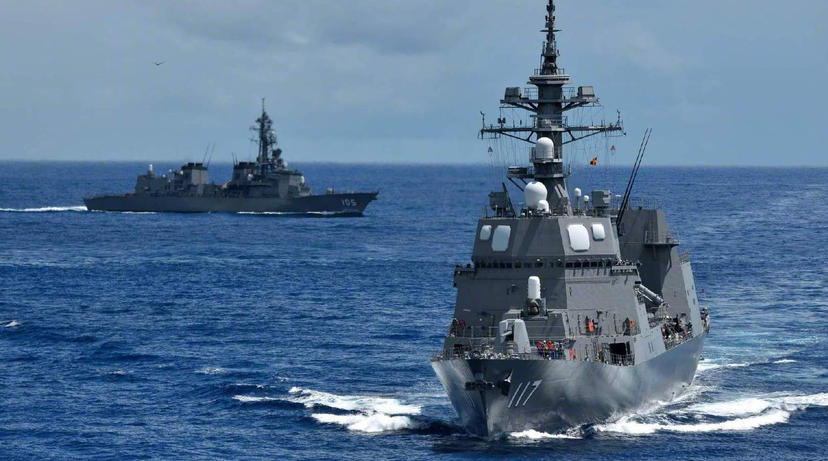 日本凉月号装备8面相控阵雷达,同时发射两种防空导弹