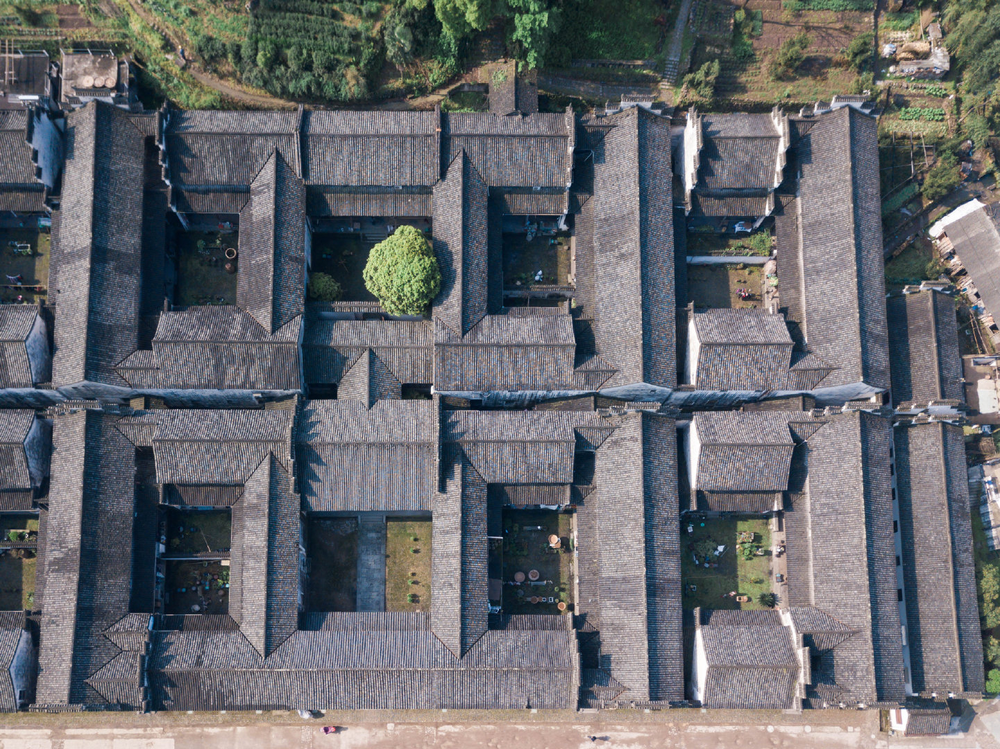 千柱屋,又名斯盛居,位于诸暨市东白湖镇斯宅村,建于清代嘉庆年间|千柱屋|白湖镇|诸暨市_新浪新闻