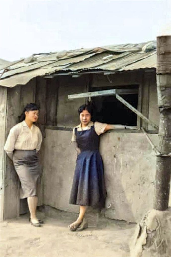 六十年代韩国坡州 美军基地外的女人 六十年代韩国坡州 美军基地外的女人