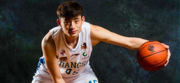 的机会,前北京大学的明星后卫刘鸿博上赛季未能获得任何一次登场机会