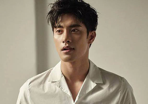 韩国人气男星自曝在首尔买不起房,收入仅为鹿晗的600分之一|方成勋