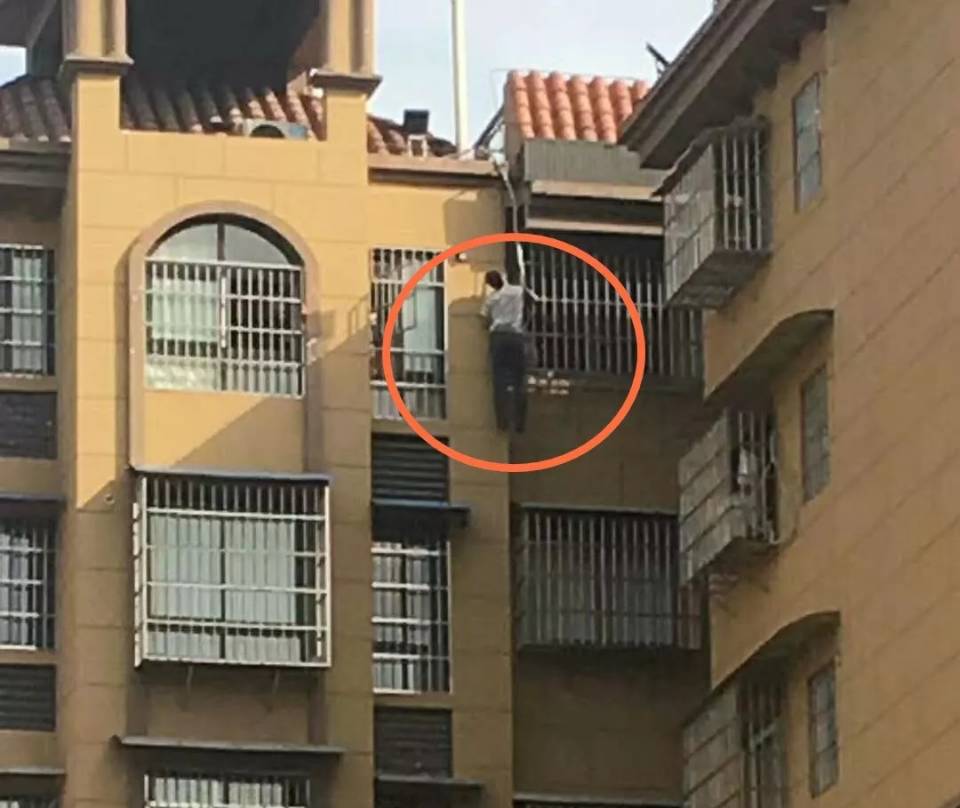 到底是懦弱还是勇敢？南充高坪今天上吊自杀的那个男人……|高坪|南充高坪|自杀_新浪新闻