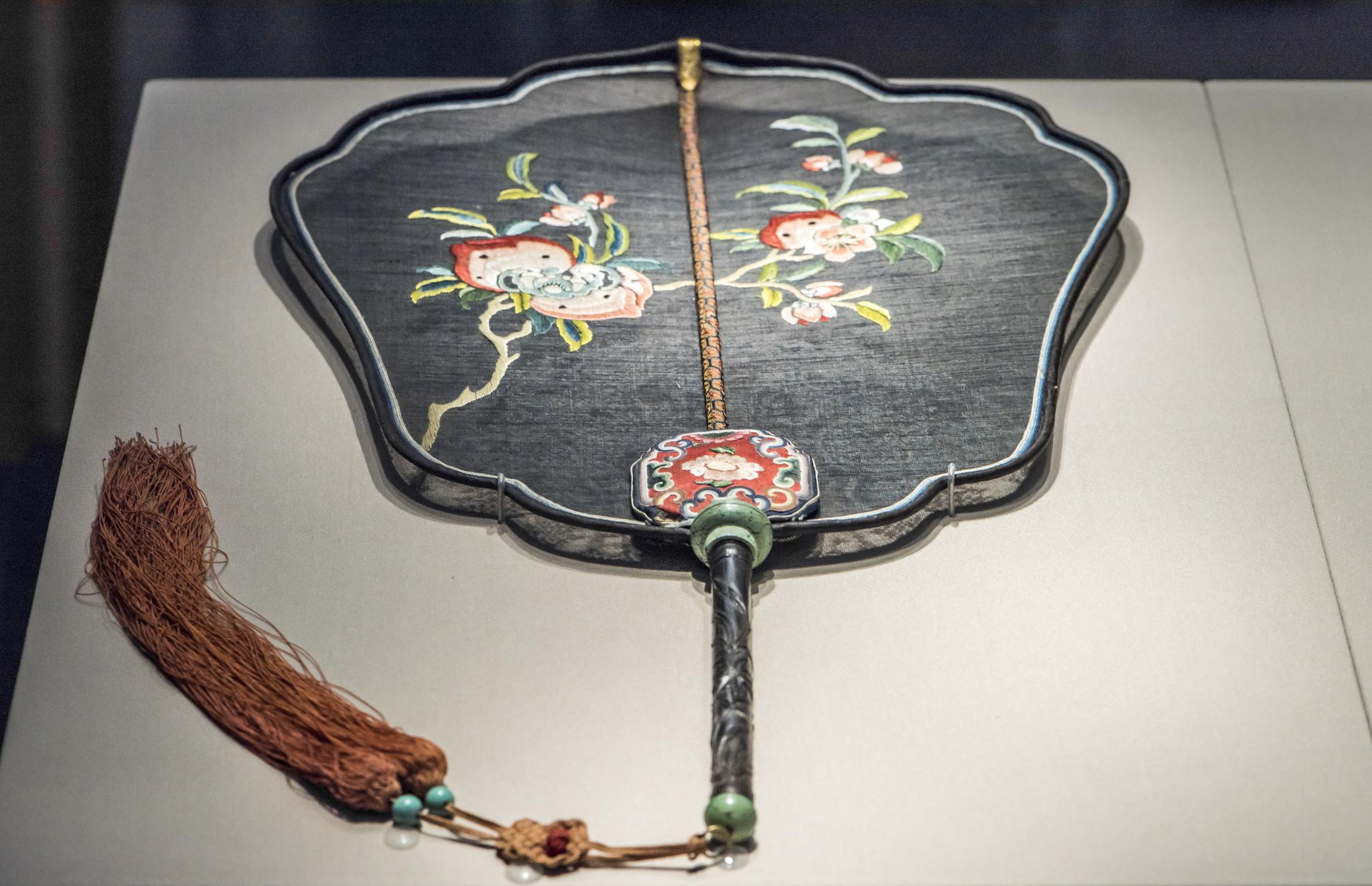 故宫博物院藏· 清代纱绣桃枝图团扇_高清图集_新浪网