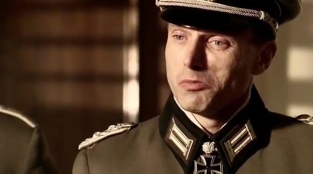 《兄弟连》中温特斯接受德军军官投降的片段