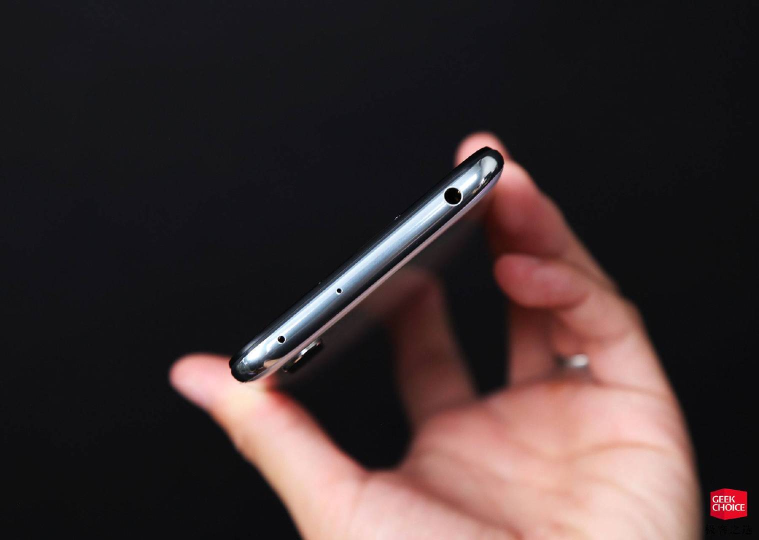 小米cc9 体验:炫彩玻璃后盖,比自家旗舰更强的 3200 万像素前置