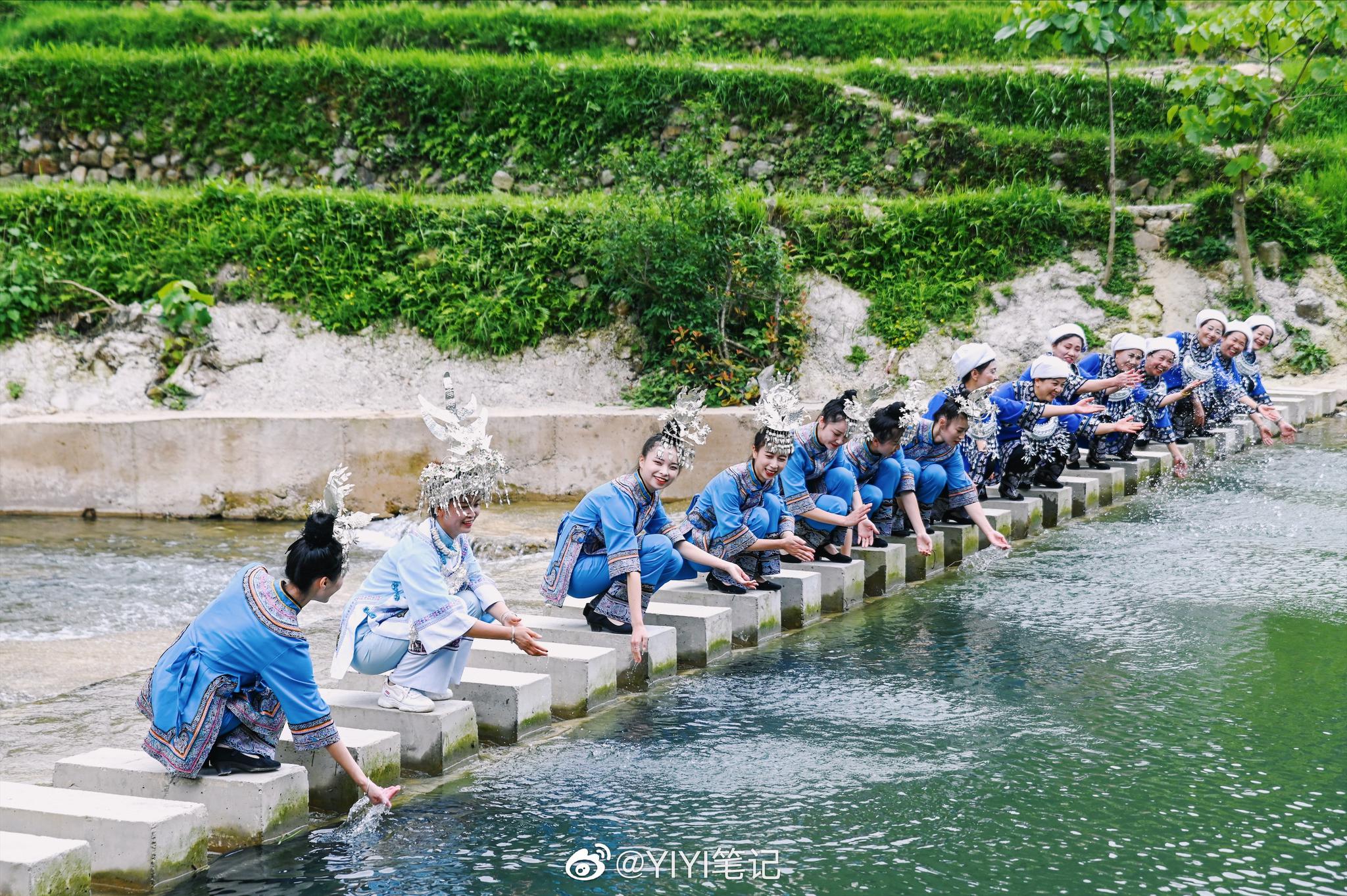 在贵州的三都县普安镇合心村鱼鳅寨生活着苗族和水族两个少数民族