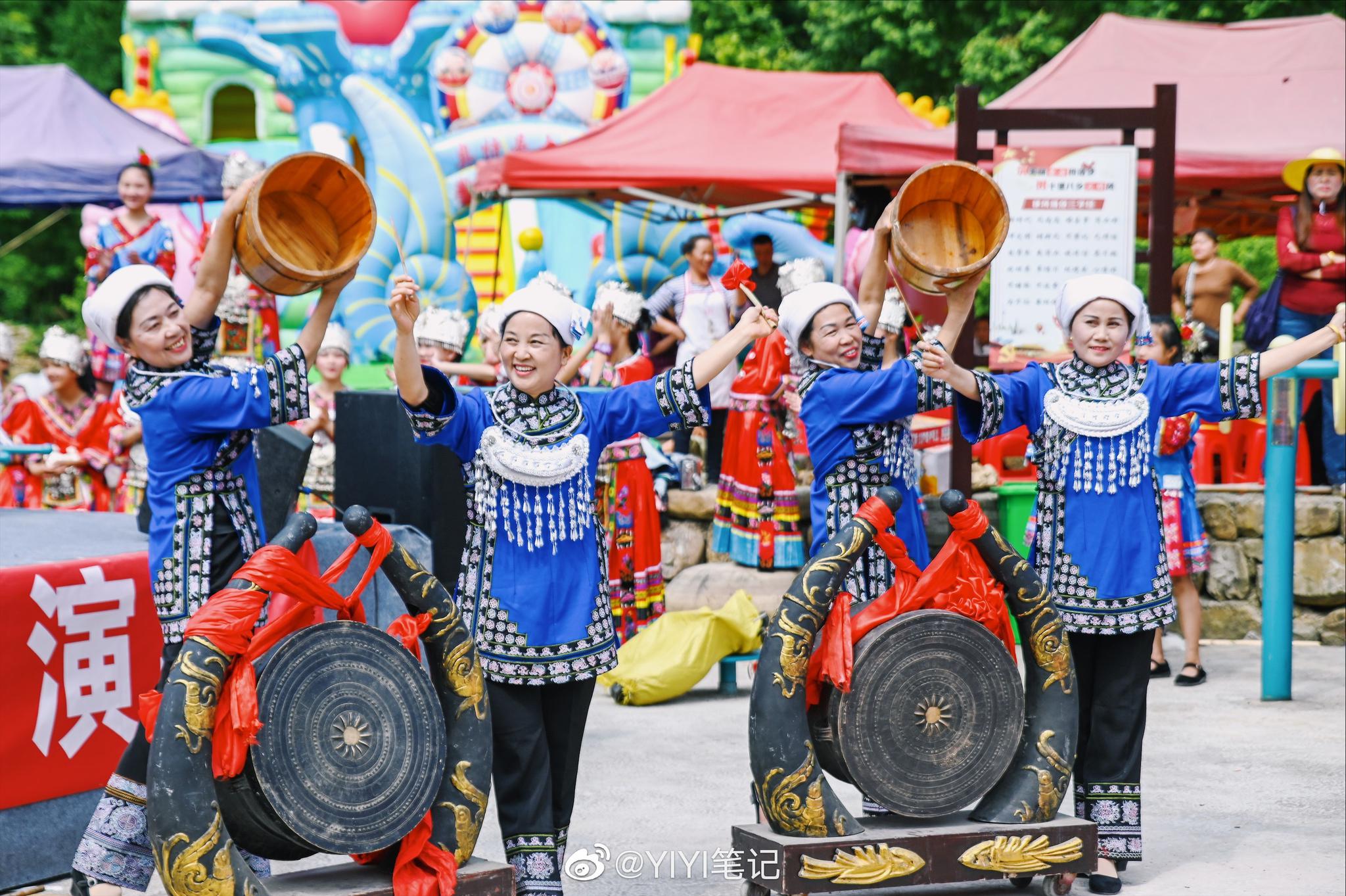 在贵州的三都县普安镇合心村鱼鳅寨生活着苗族和水族两个少数民族