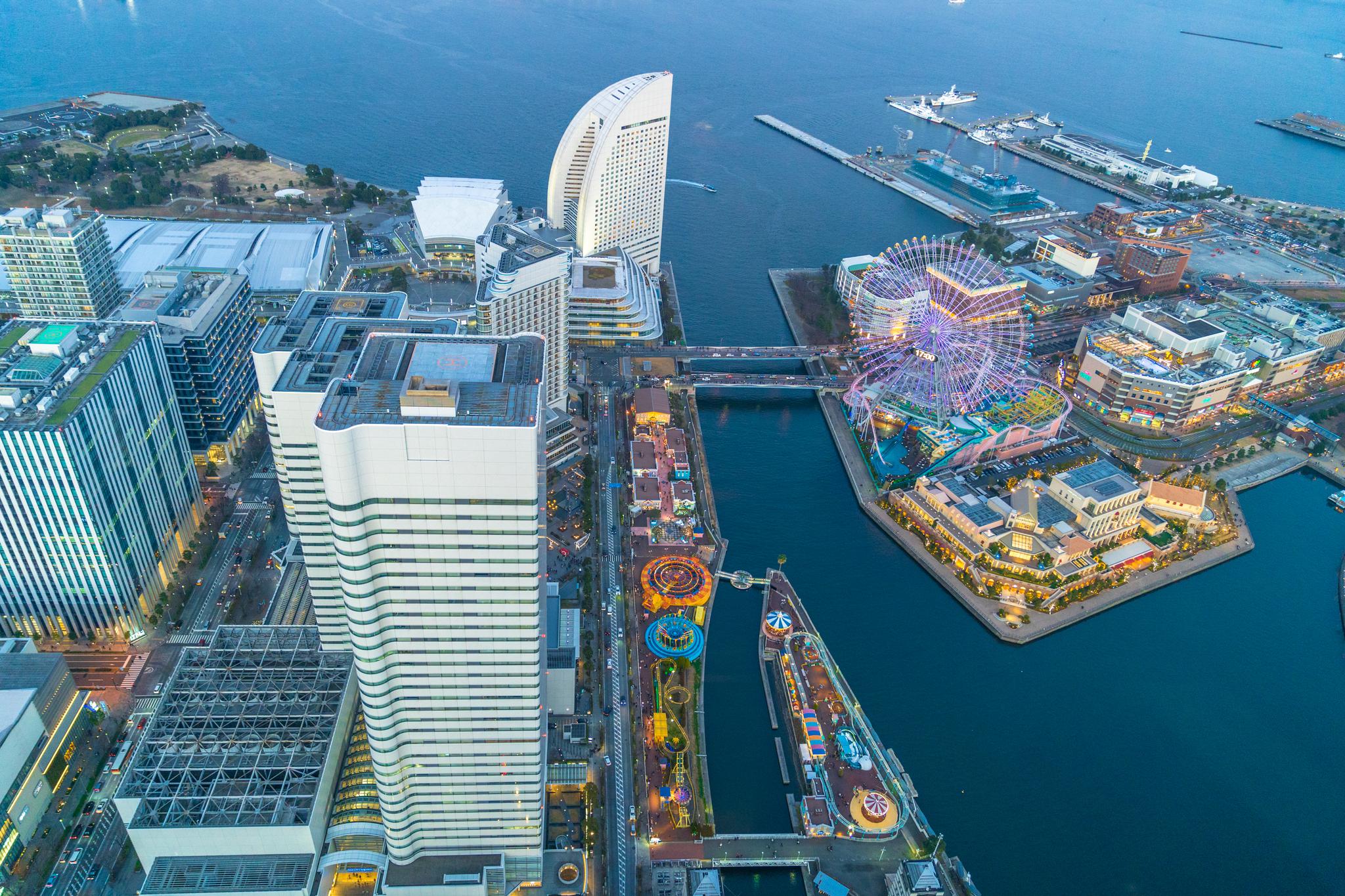 距离东京20分钟车程的横滨有着日本最快速度的电梯40秒可到达横滨