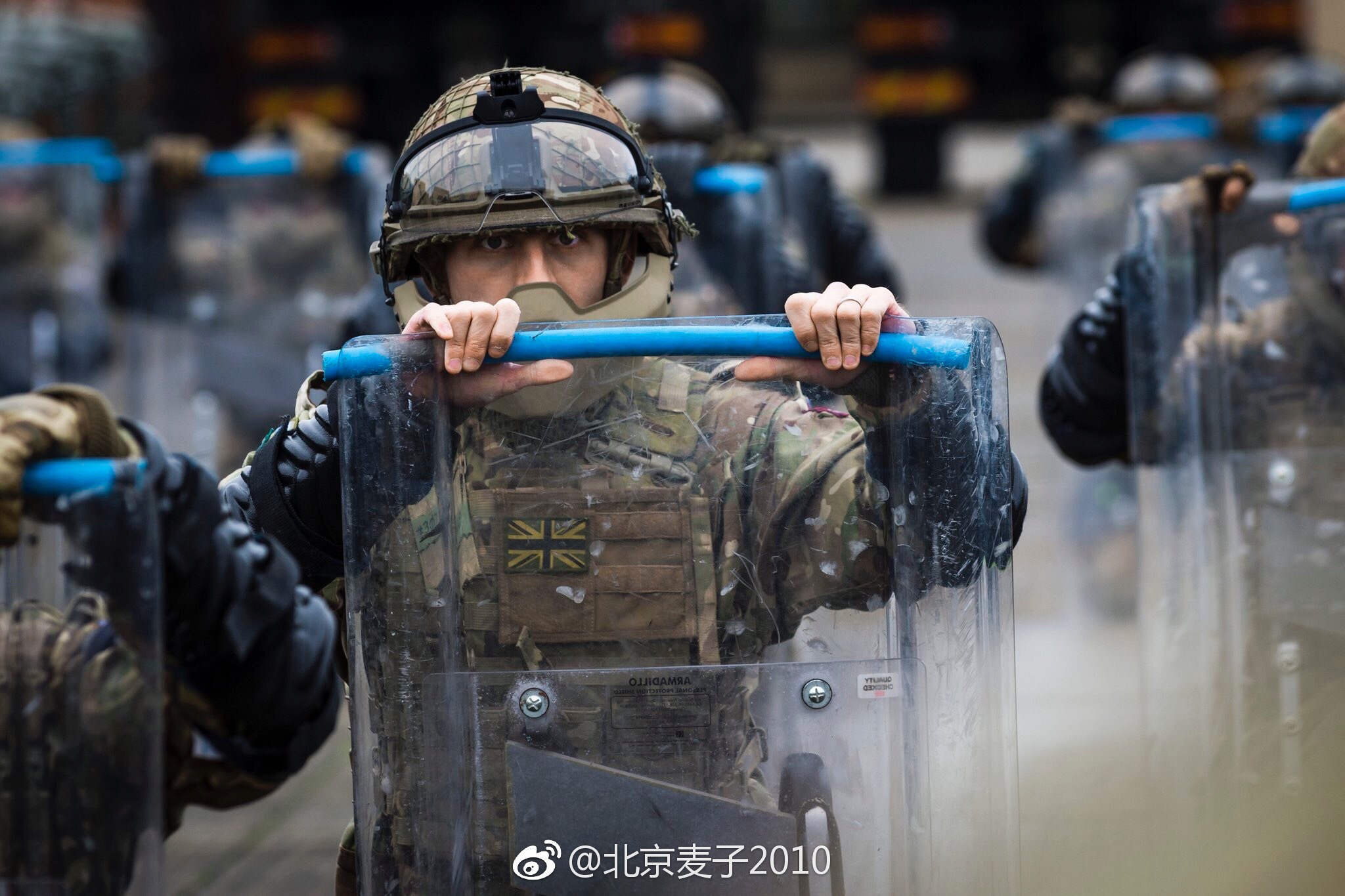 英国降落伞团高度戒备,预防英国可能会出现的"黄色背心"