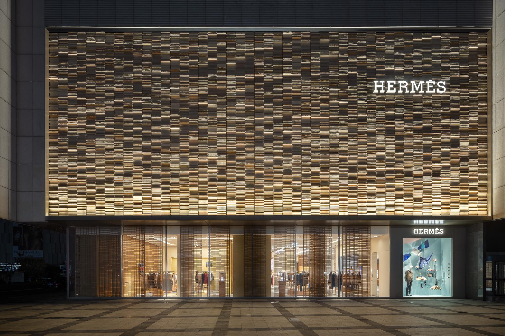 今日品牌@hermes 在青岛海信广场的专卖店以全新面貌和大家见面啦从传