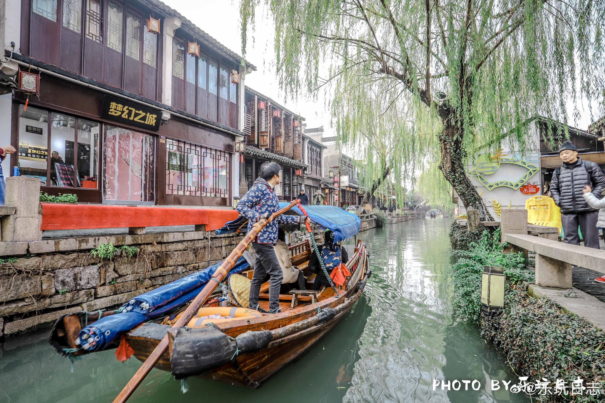 中国第一水乡周庄航拍图，乘船游周庄 醉美不过江南水乡。@周庄