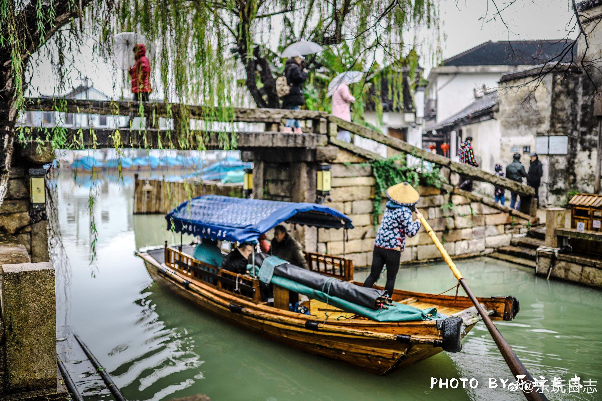 中国第一水乡周庄航拍图，乘船游周庄 醉美不过江南水乡。@周庄