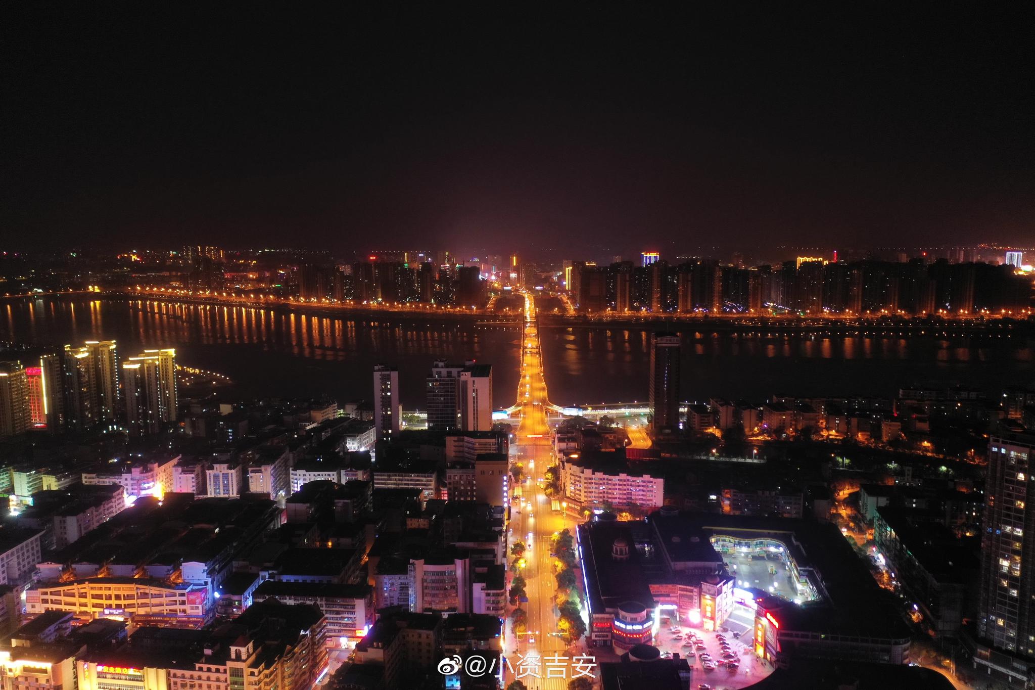 再上传一组昨晚用无人机拍摄的吉安夜景,你们都知道在哪拍的吗?