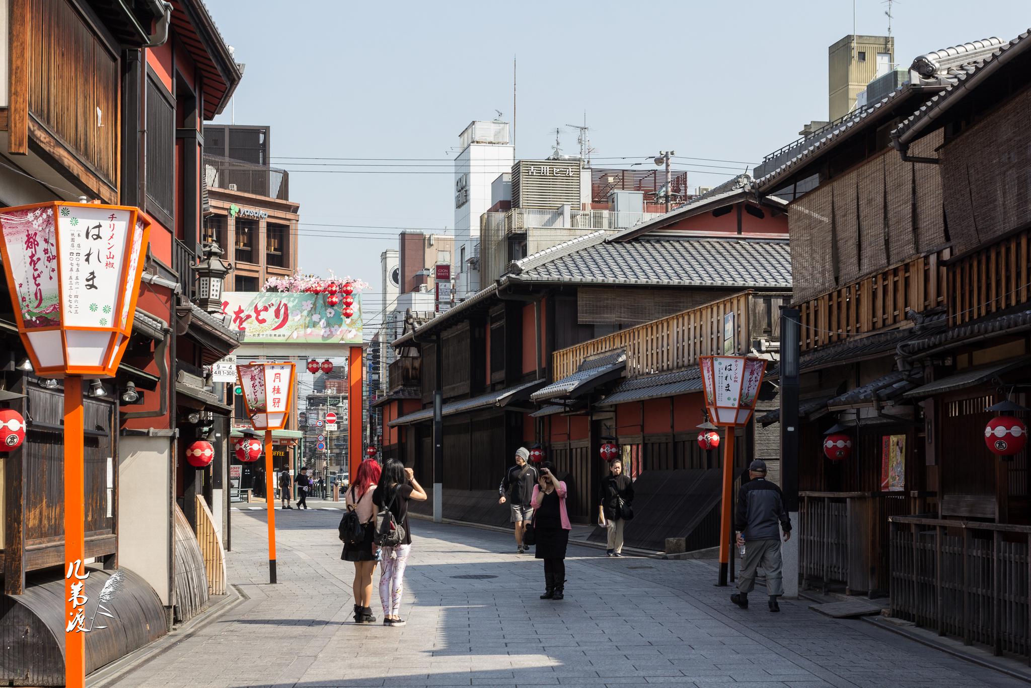 日本京都·祇园花见小路清晨很多店铺没开门 也没遇到行走的艺伎(201|拍摄_新浪新闻