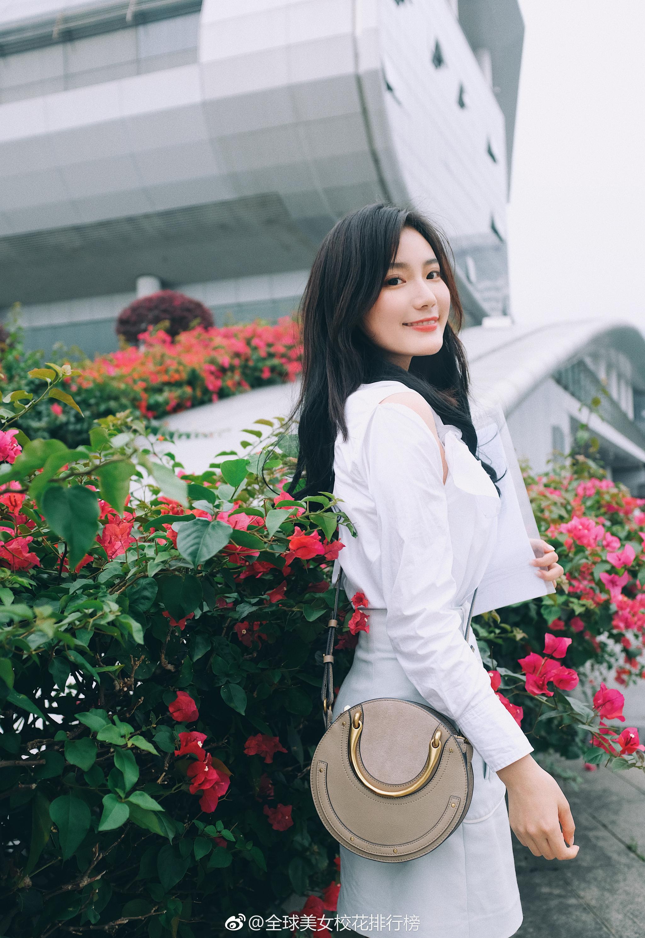 yayamoon_ 四川大学保送清华大学美术学院服装设计系