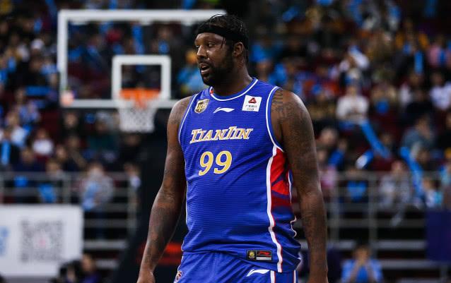 一团赘肉与啤酒肚,布拉切首秀让人失望,一数据证明已不像运动员