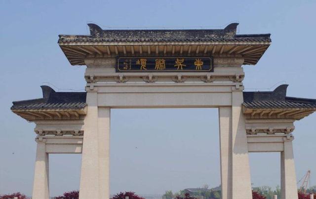 鲁肃是临淮郡东城县(今安徽定远)人,是东吴集团中少数同时与江南本土