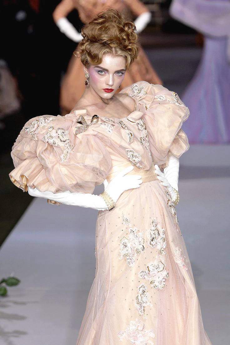 可爱的贵妇丨vlada roslyakova christian dior haute couture f/w 20