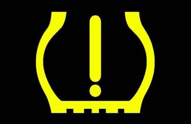 通过仪表跳出警告指示灯,以此来提示用户轮胎压力可能损失,请检查胎压