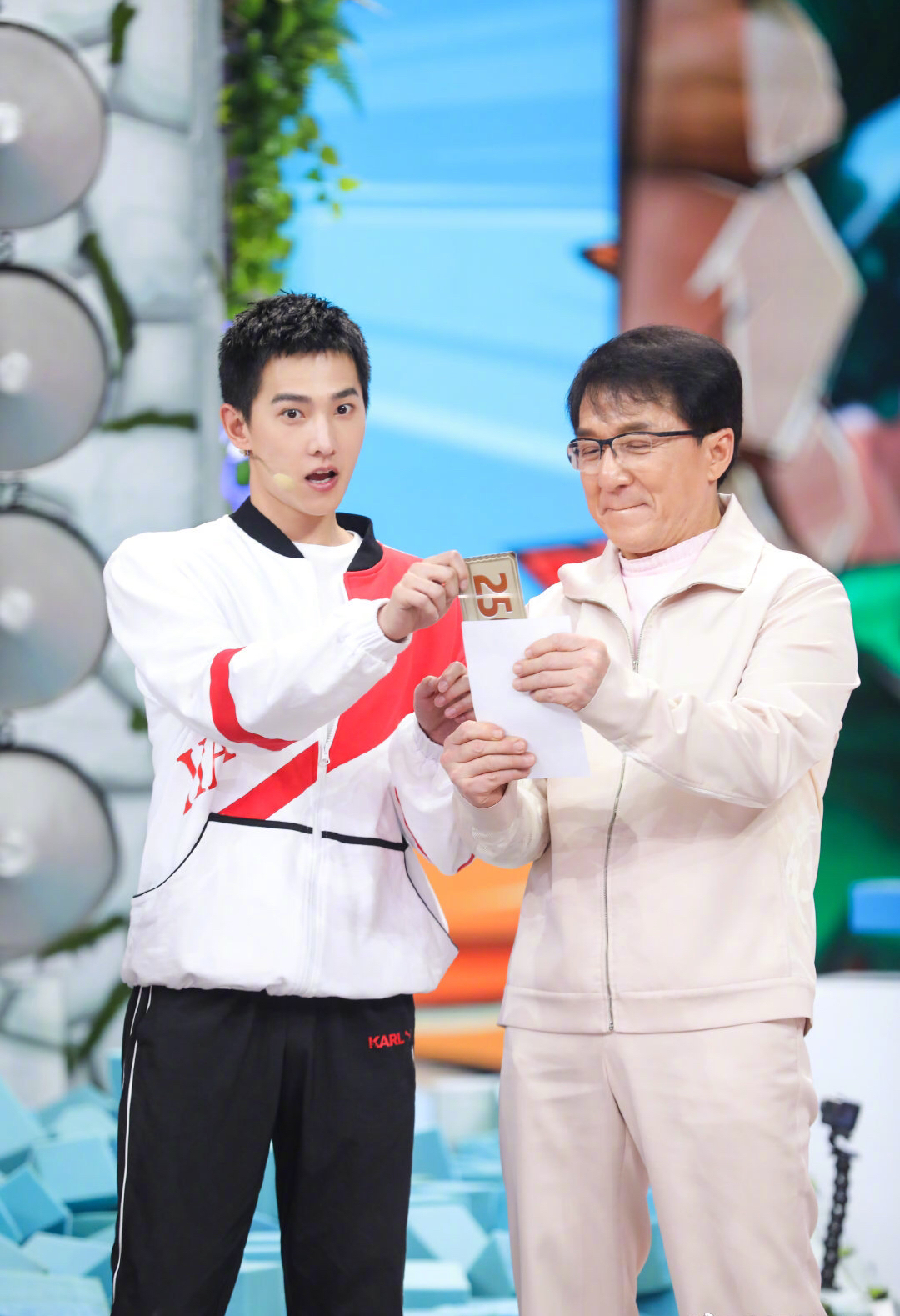 安静的美男子,杨洋在快本真的好帅,尤其是笑起来,颜巅就是你!