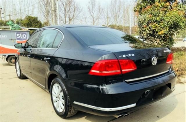 小伙找熟人花4折提了台老款大众迈腾,4s店:这事就别出去说了